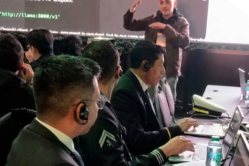 Adelante Contigo Mx - Renta de equipo para silence conference